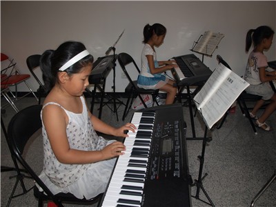 丰南区青少年活动中心  关于举办“追逐梦想快乐起飞”中小学生乐器大赛的活动通知